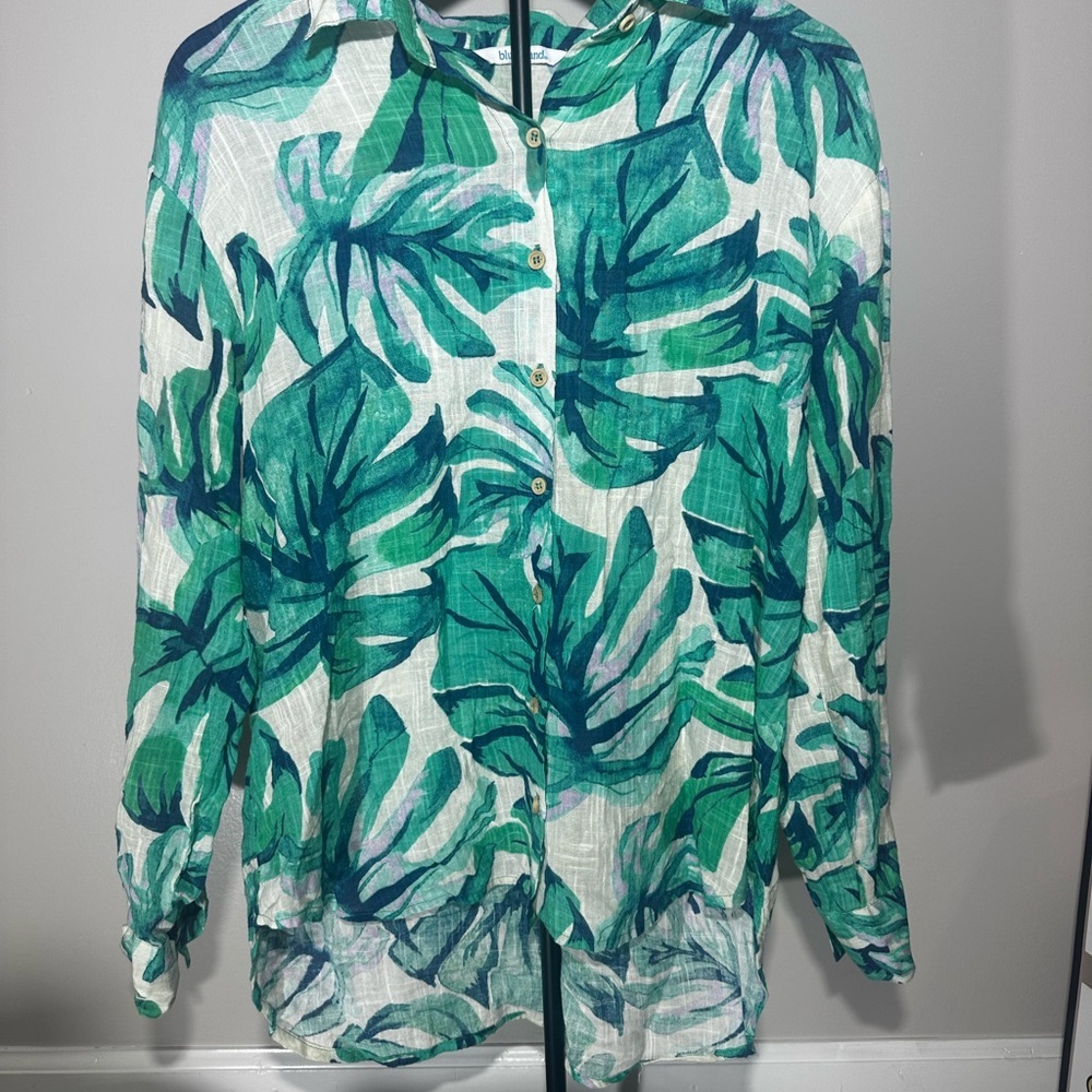 Button-Down Tropical Hawaiian Print Shirt in Aqua Blue